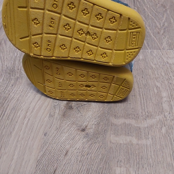 Toms Baby Boots - Picture 2 of 4